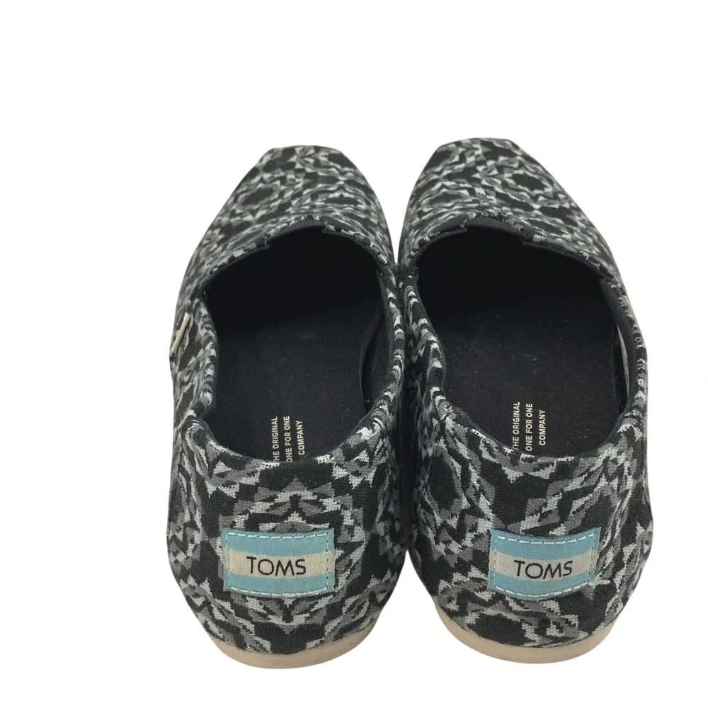 TOMS Slip On‎ Flats Womens Size  9.5 Grey Black Geometric Medallion Tapestry